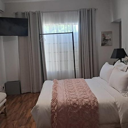 פריס Art And Soul Restaurant, Accommodation, French Bar And Art Gallery מראה חיצוני תמונה