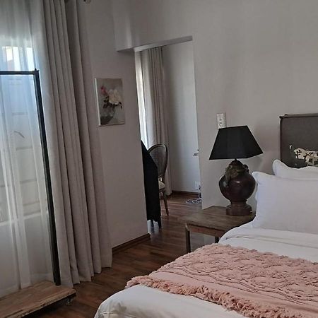 פריס Art And Soul Restaurant, Accommodation, French Bar And Art Gallery מראה חיצוני תמונה