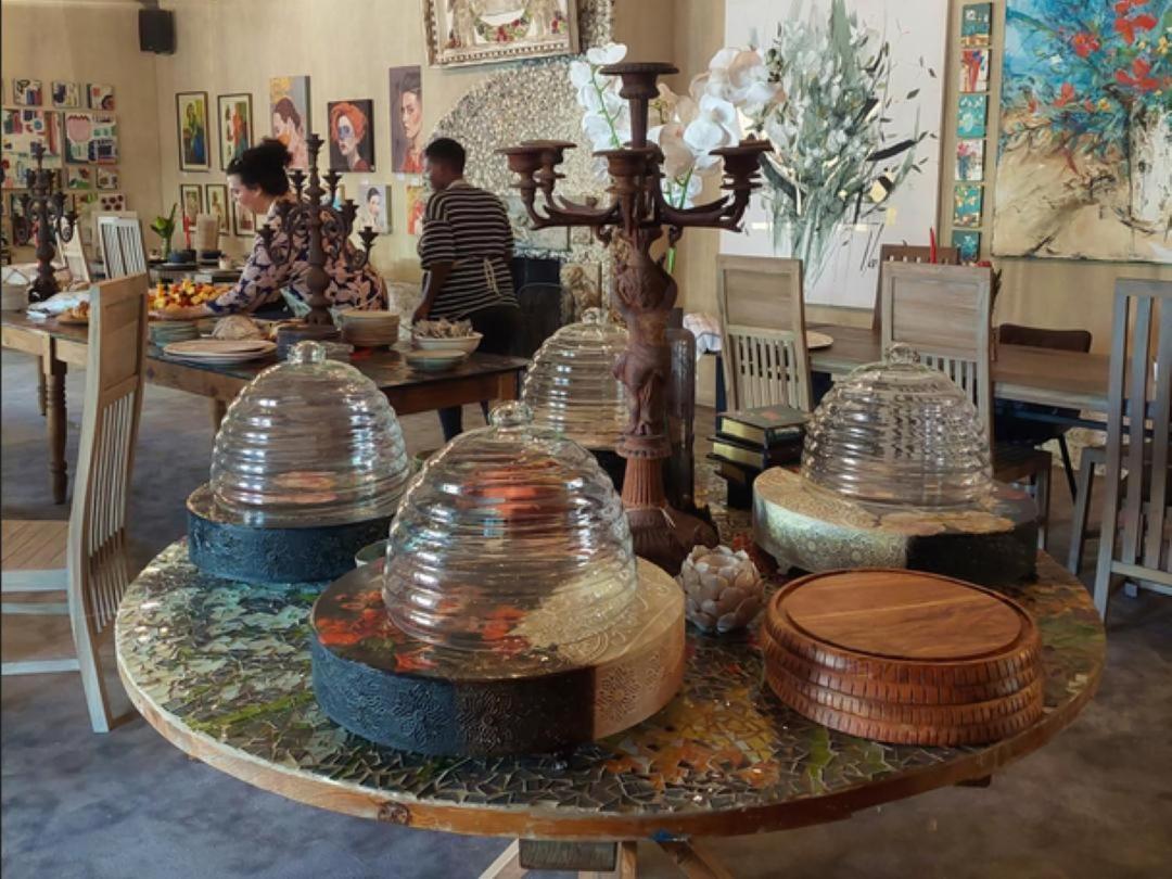פריס Art And Soul Restaurant, Accommodation, French Bar And Art Gallery מראה חיצוני תמונה