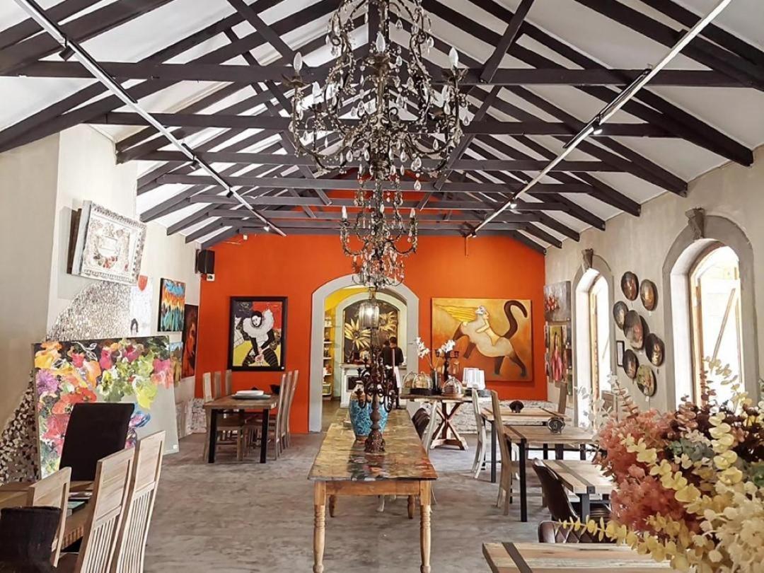 פריס Art And Soul Restaurant, Accommodation, French Bar And Art Gallery מראה חיצוני תמונה