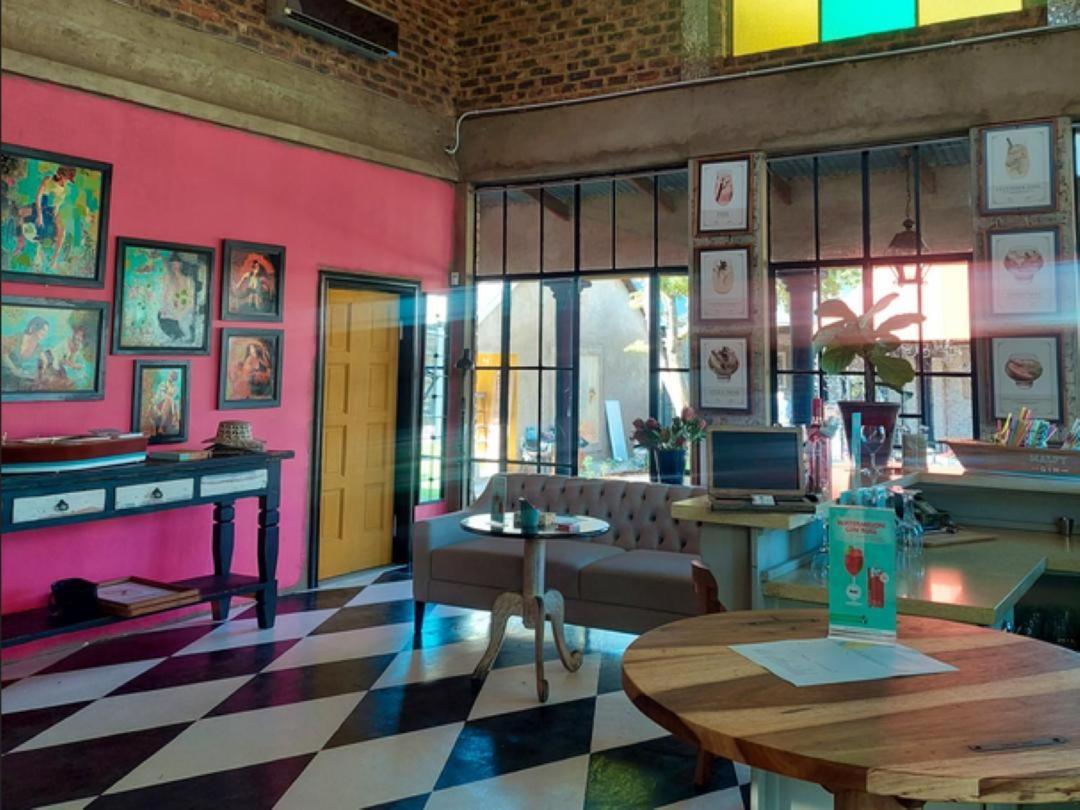 פריס Art And Soul Restaurant, Accommodation, French Bar And Art Gallery מראה חיצוני תמונה
