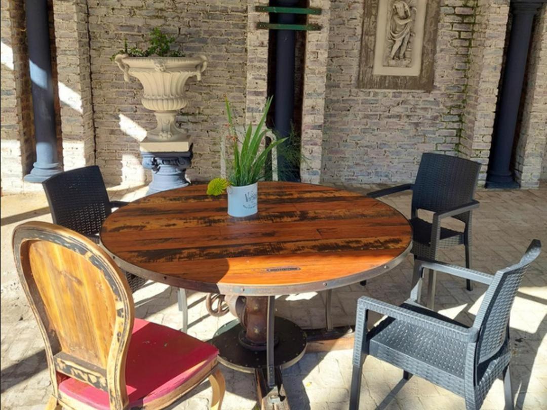 פריס Art And Soul Restaurant, Accommodation, French Bar And Art Gallery מראה חיצוני תמונה