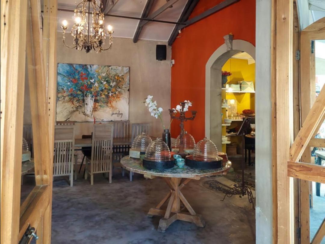 פריס Art And Soul Restaurant, Accommodation, French Bar And Art Gallery מראה חיצוני תמונה