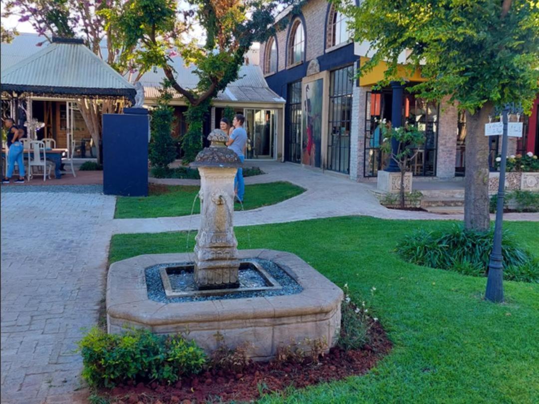 פריס Art And Soul Restaurant, Accommodation, French Bar And Art Gallery מראה חיצוני תמונה