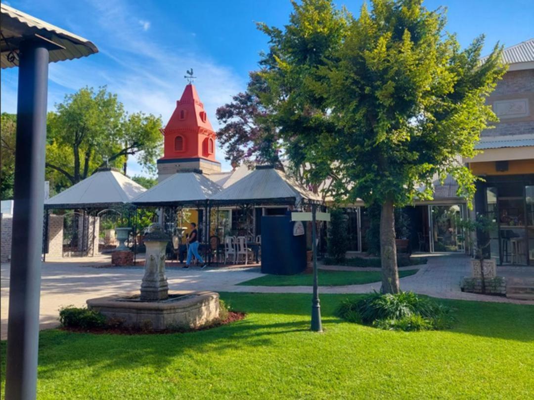 פריס Art And Soul Restaurant, Accommodation, French Bar And Art Gallery מראה חיצוני תמונה